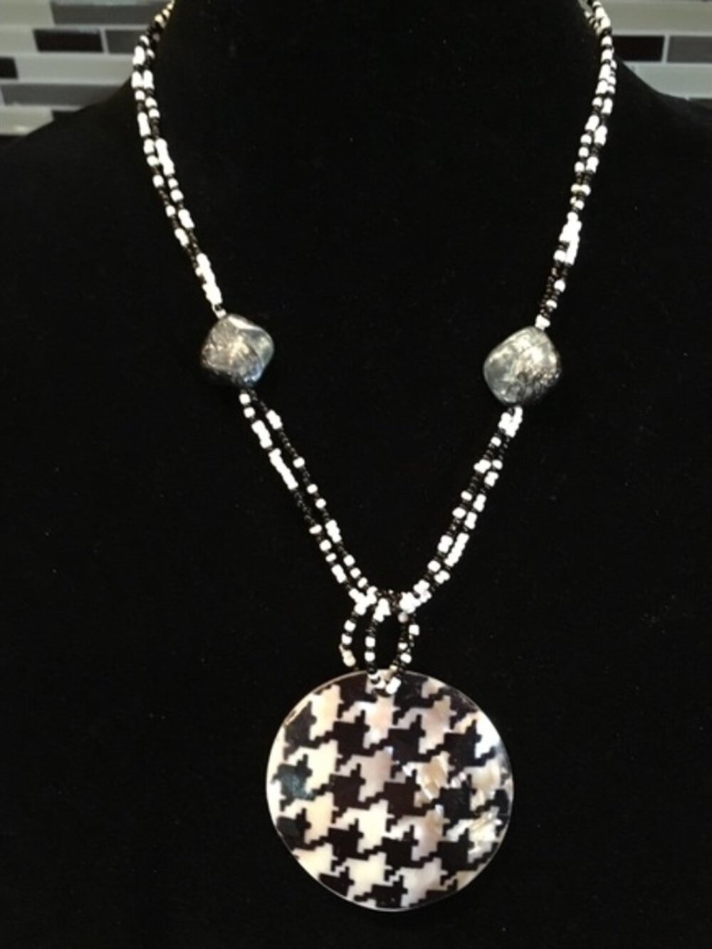 Vintage-Style Houndstooth Shell Pendant Necklace – Black & White Seed Bead Multi